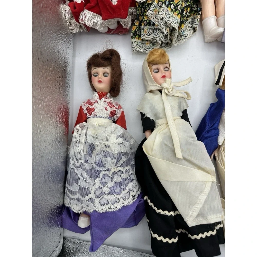 Vintage Dolls of the World Lot 12 Sleepy Eyes Hong Kong National Costume